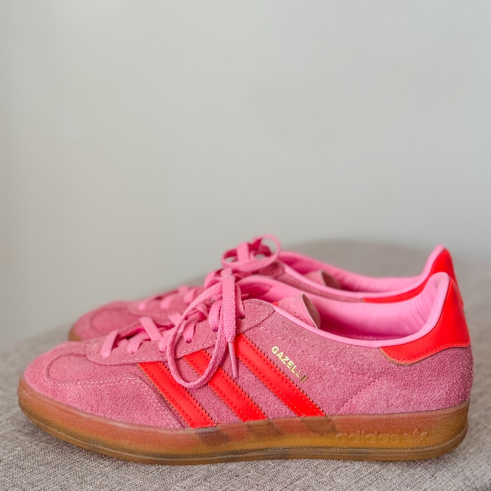 Adidas Gazelle Women's Sneakers in Beam Pink/ Solar Red US 7 UK 5.5 Sold Out